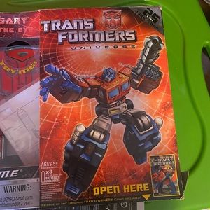 Transformers Universe Optimus Prime 25th year anniversary